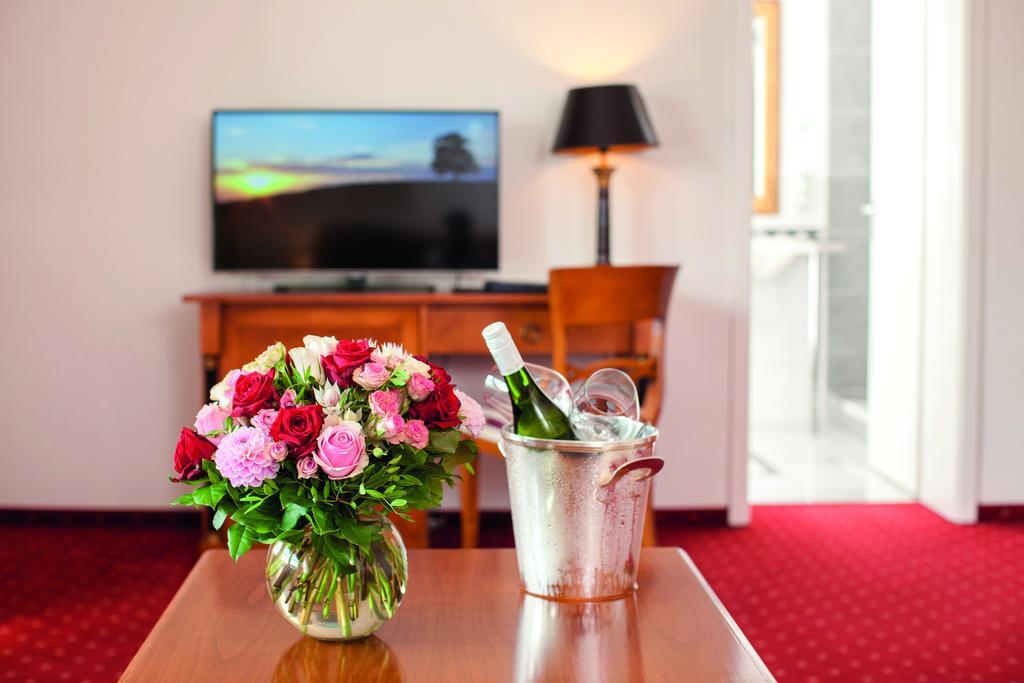 Hotel Prinzenpalais Бад-Доберан Екстер'єр фото